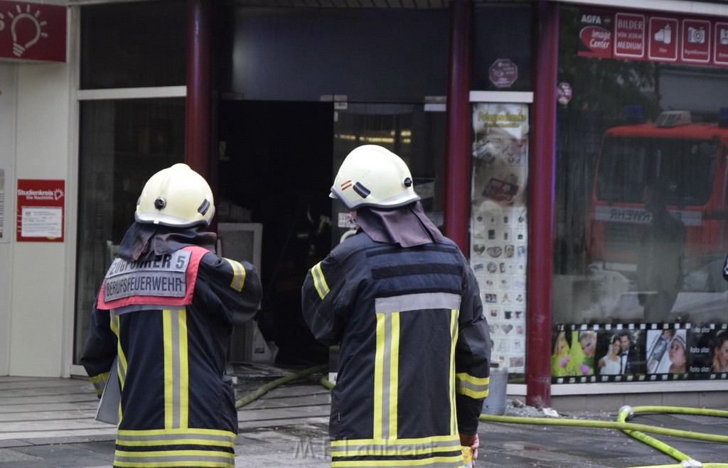 Feuer 2 Koeln Nippes Neusserstr P254.JPG - Miklos Laubert